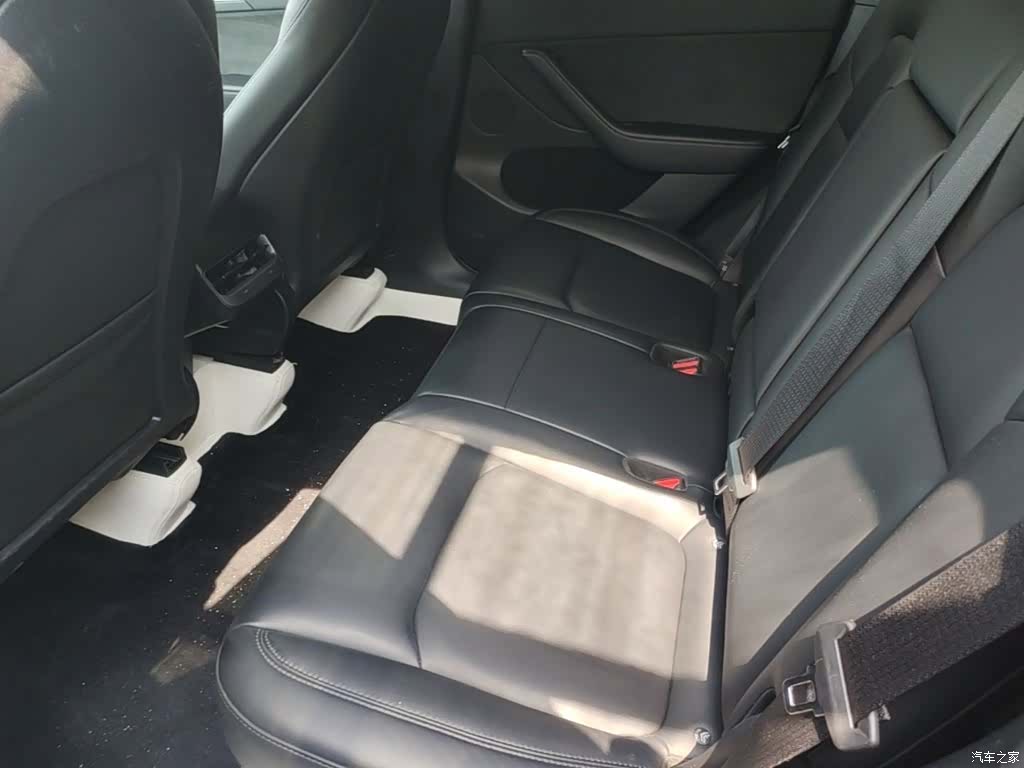 Tesla Model Y, 2023 17