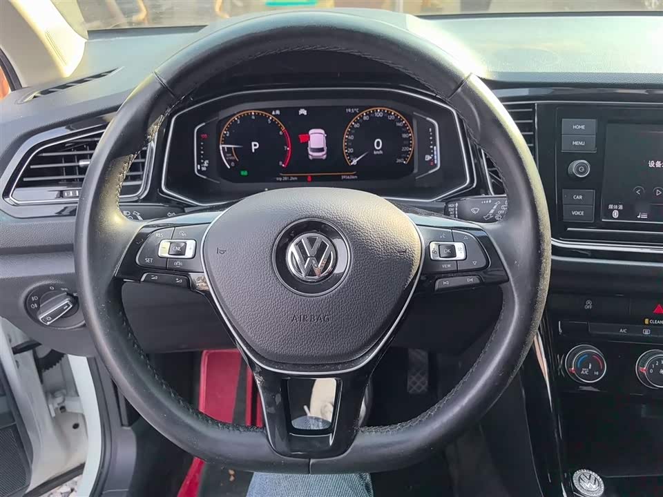 Volkswagen T-ROC exploring Songs