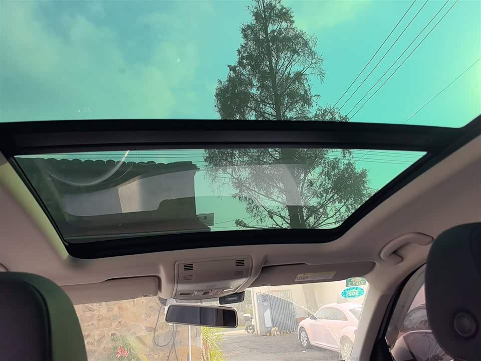 Volkswagen T-ROC exploring Songs