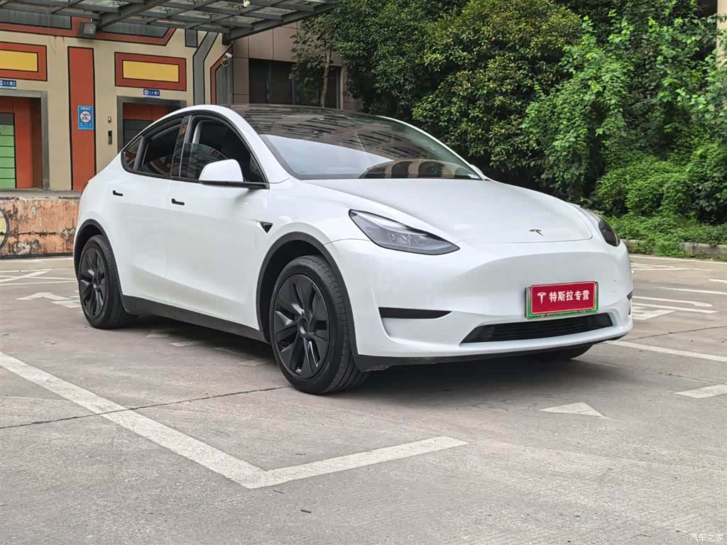 Tesla Model Y, 2025 3