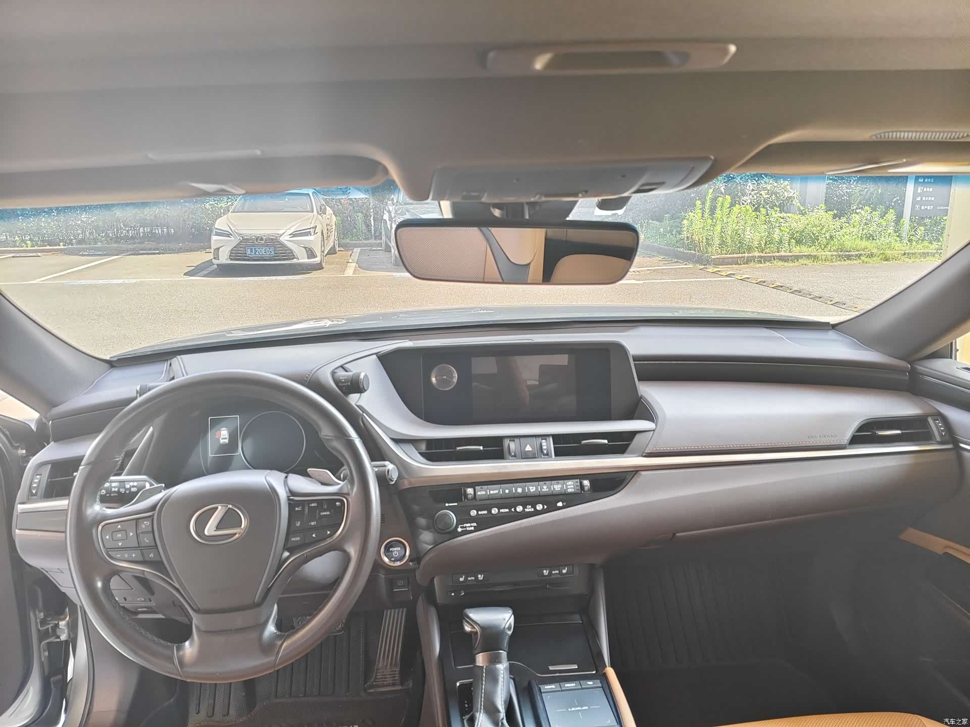 Lexus ES, 2019 все фото