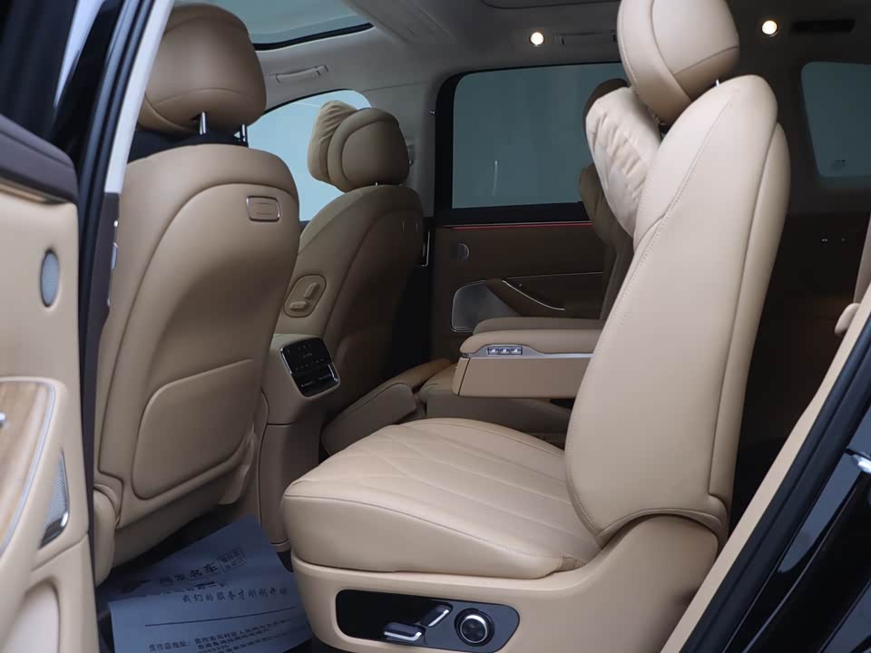 AITO Ask the world M8