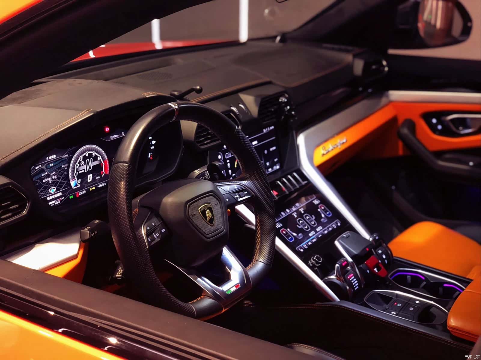 Lamborghini Urus, 2019 10
