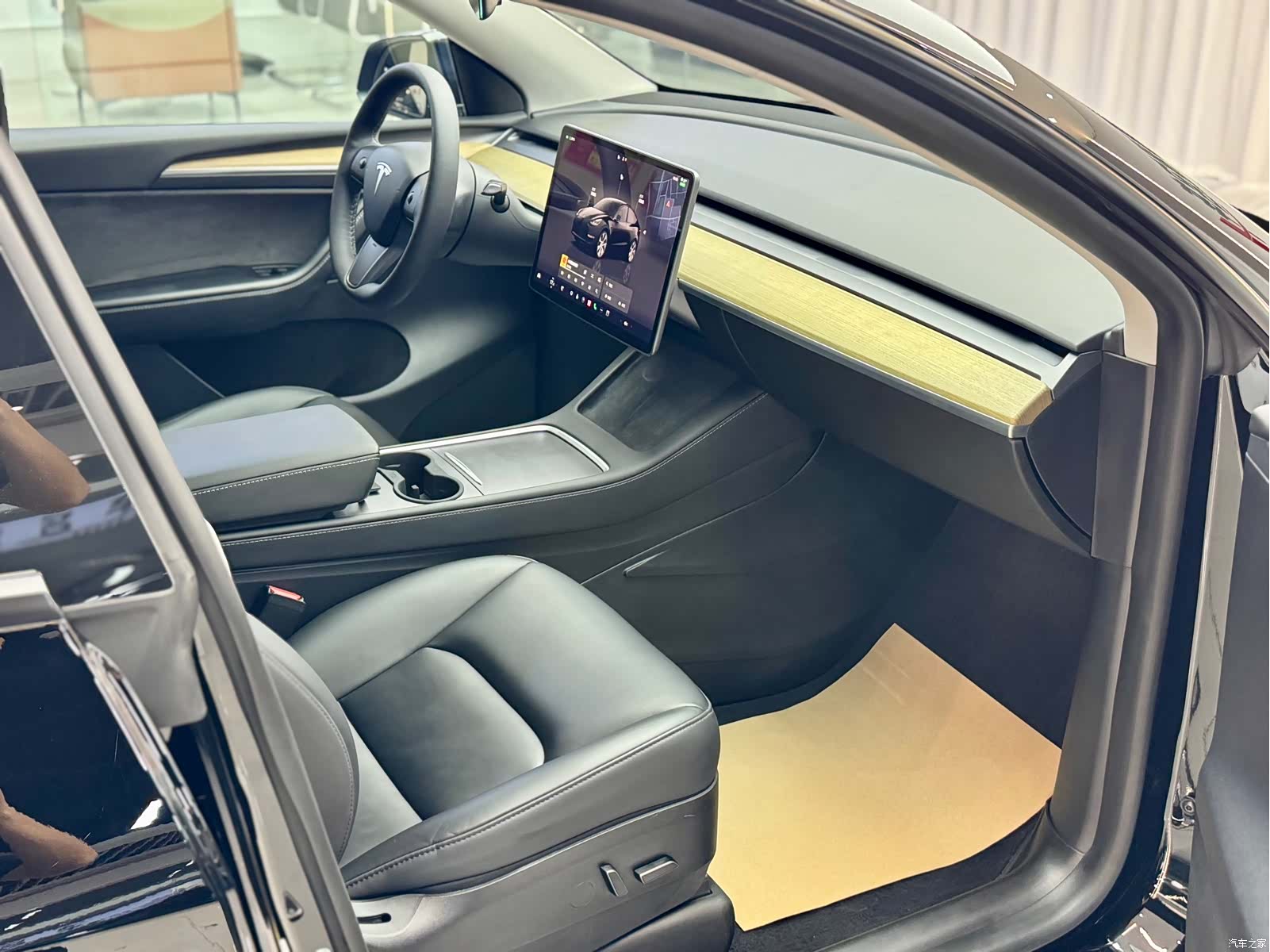 Tesla Model Y, 2023 9