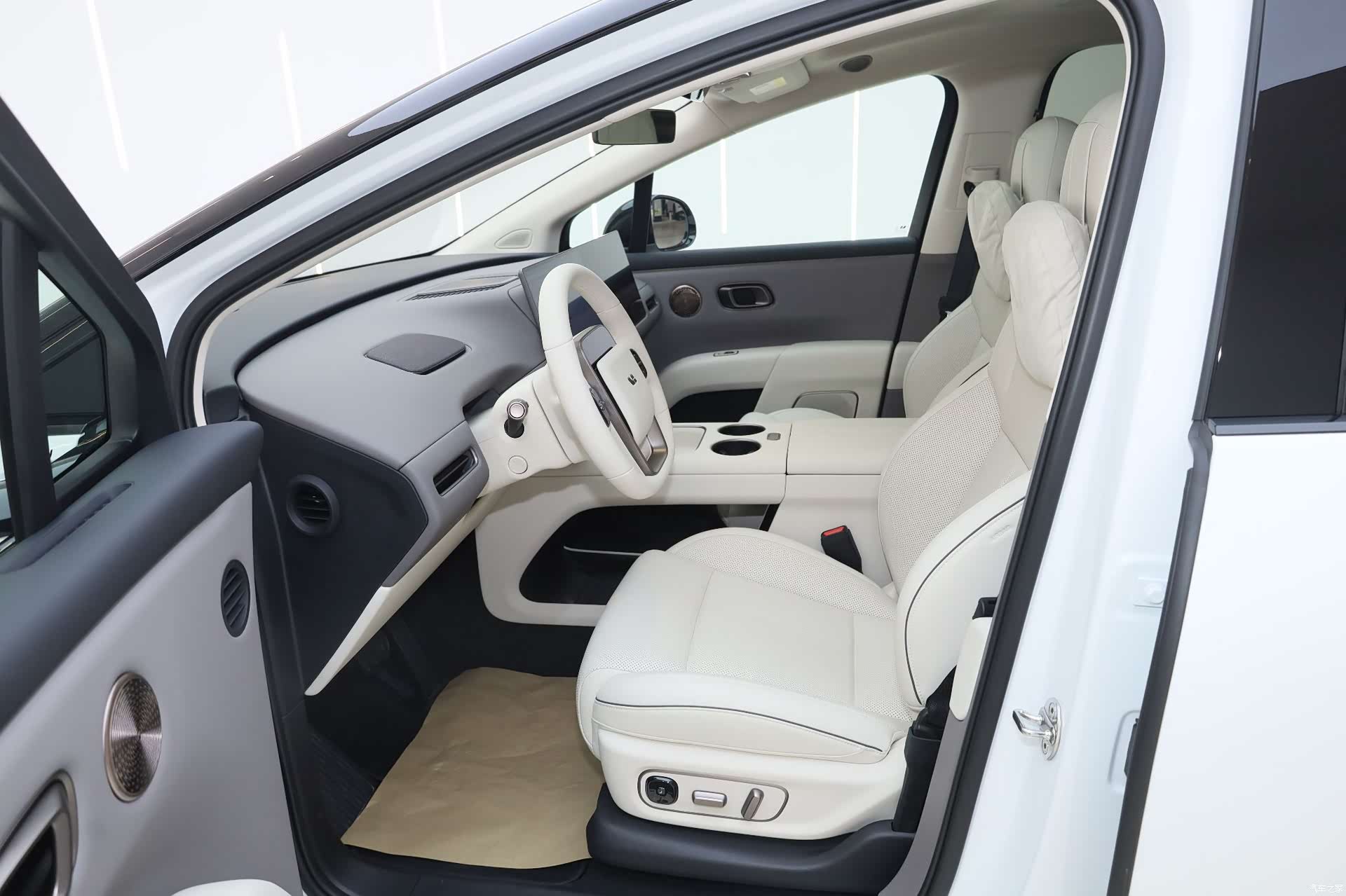 Li Auto i8, 2025 10