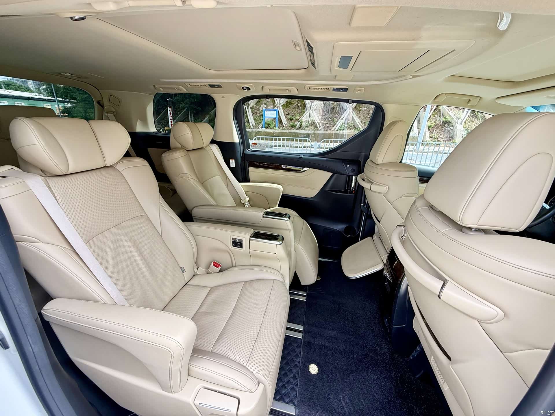 Toyota Alphard, 2019 9
