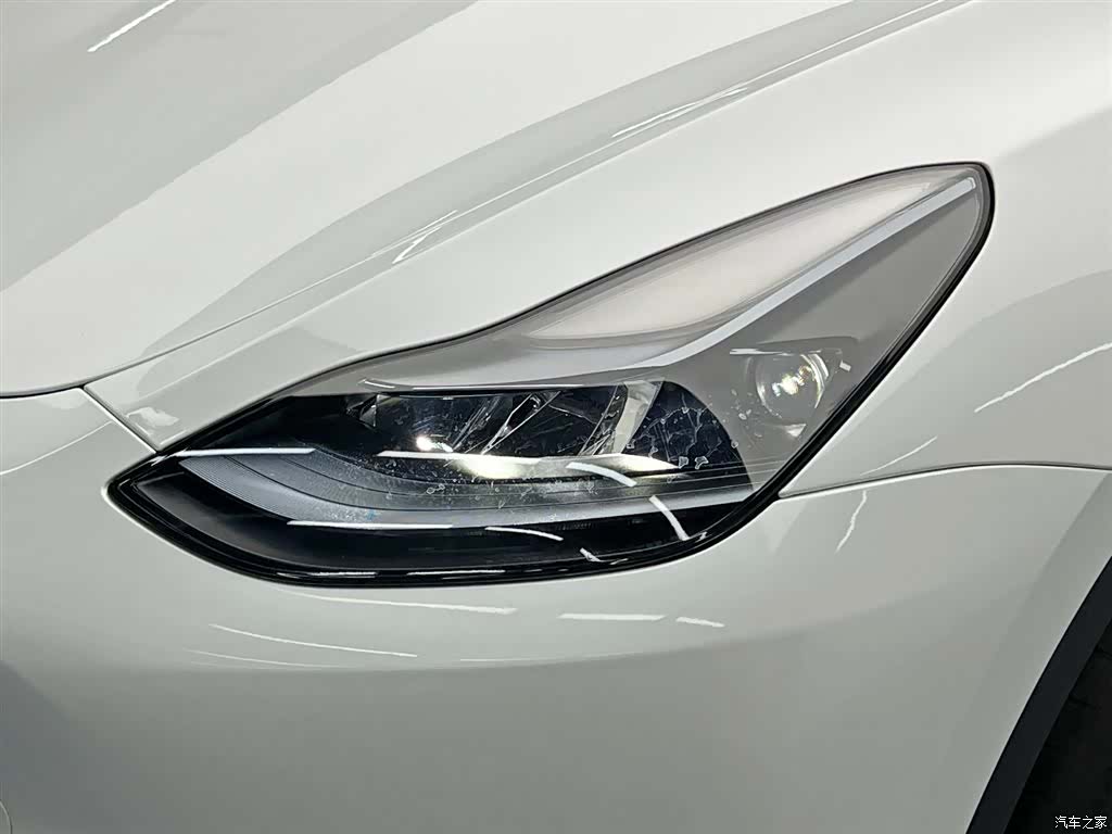 Tesla Model Y, 2025 11