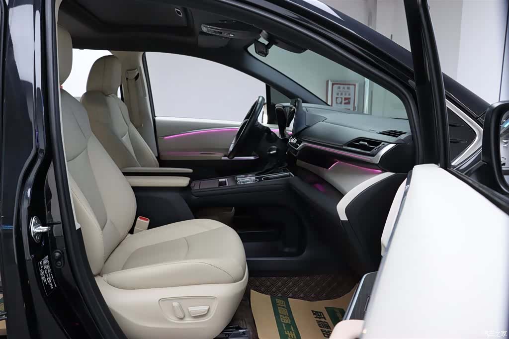 Toyota Granvia, 2023 15