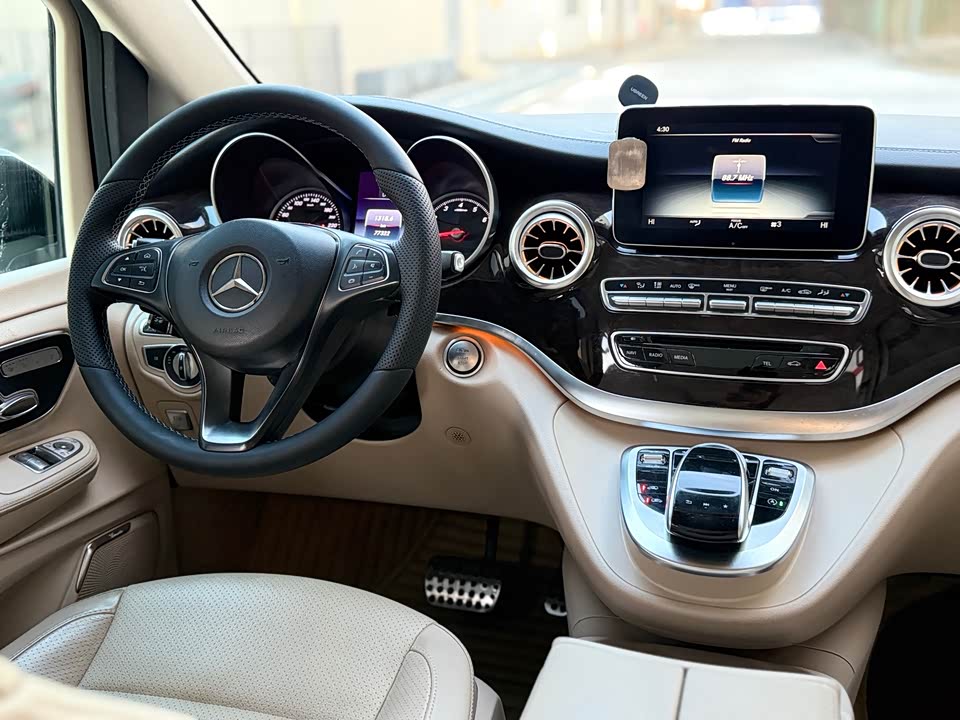 Mercedes-Benz V-class