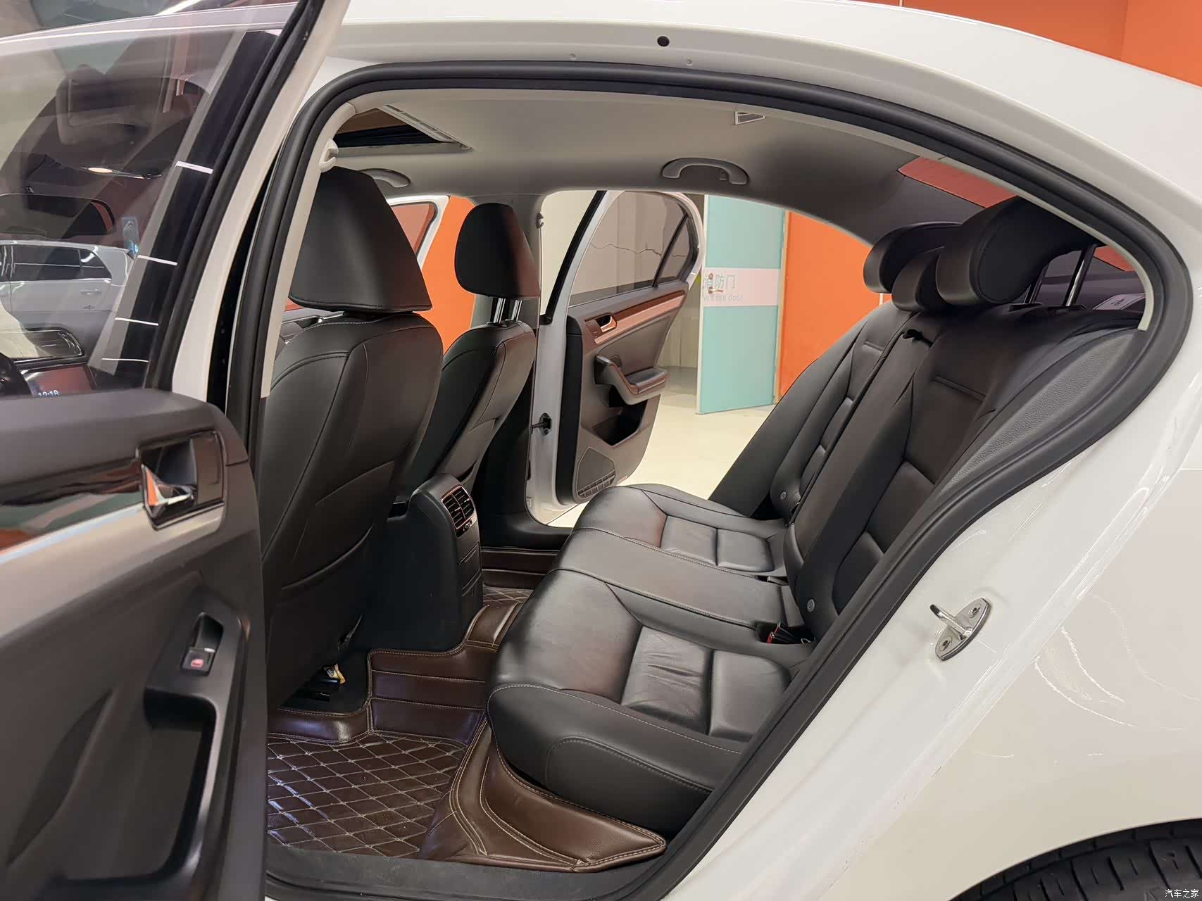 Volkswagen Sagitar, 2018 все фото