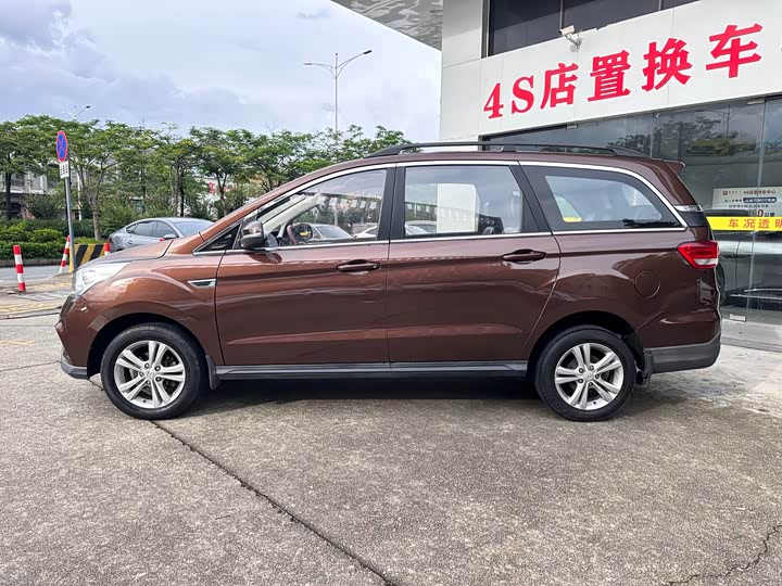 BAIC Huansu H3 2016 H3 F 1.5L МКПП Люкс