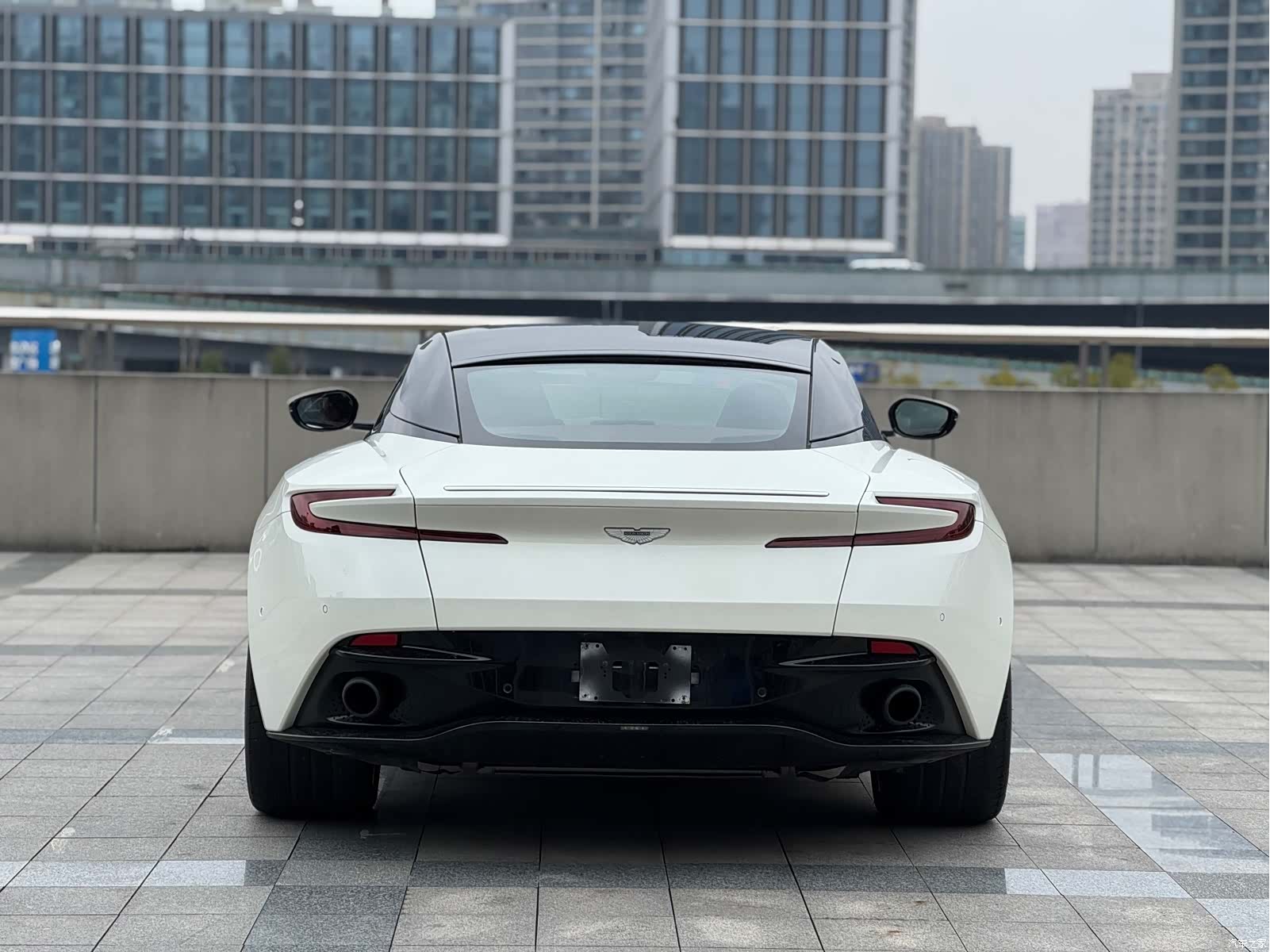 Aston Martin DB11, 2017 4
