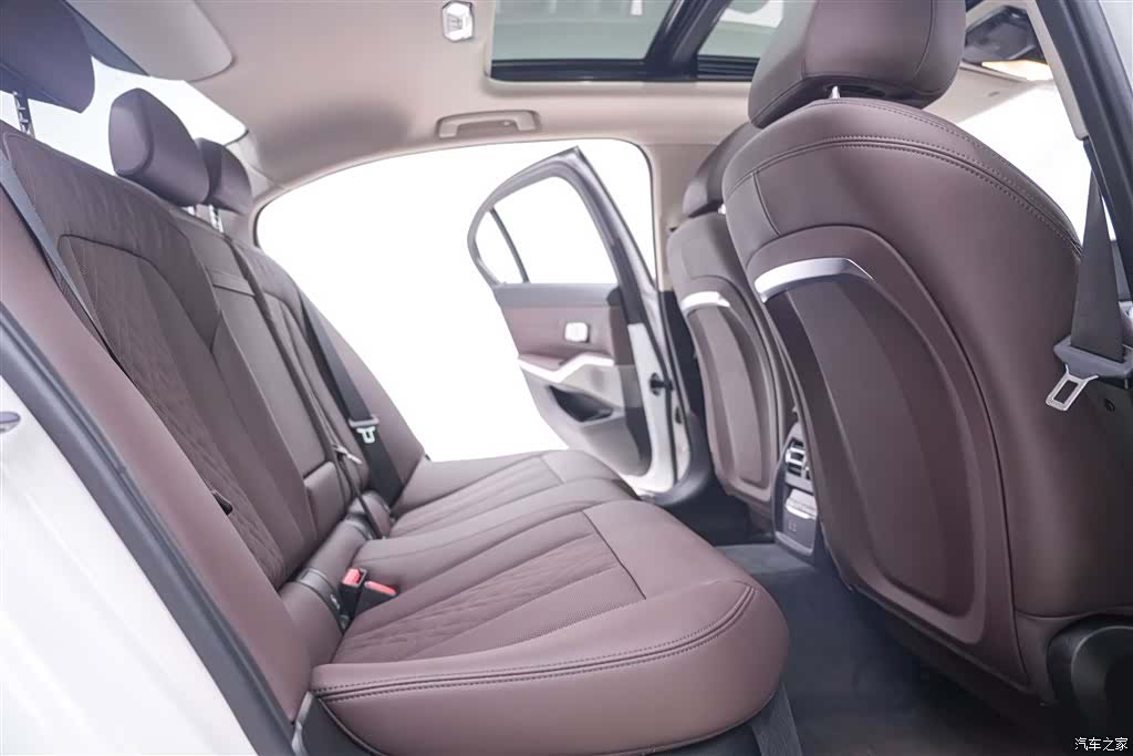 BMW 3 Series, 2023 27