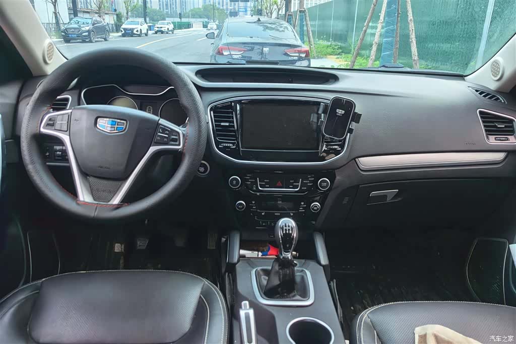 Geely X6, 2017 13