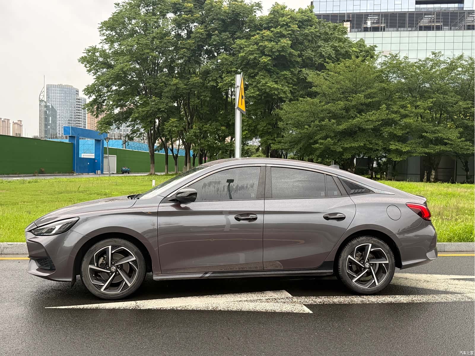 MG MG5, 2021 15