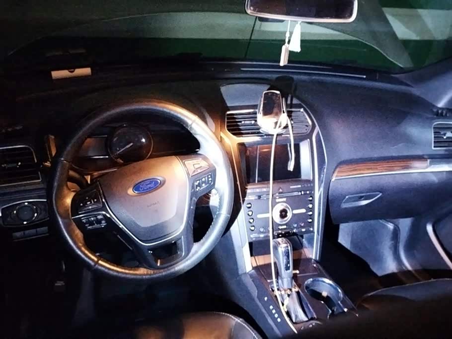 Ford Explorer Ford Explorer