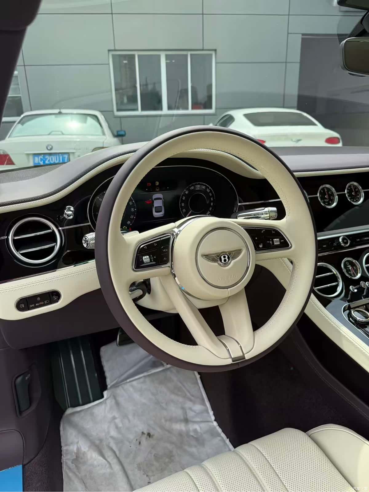 Bentley Continental GT, 1900 6