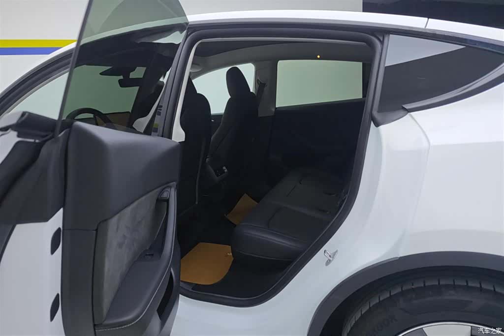 Tesla Model Y, 2022 11