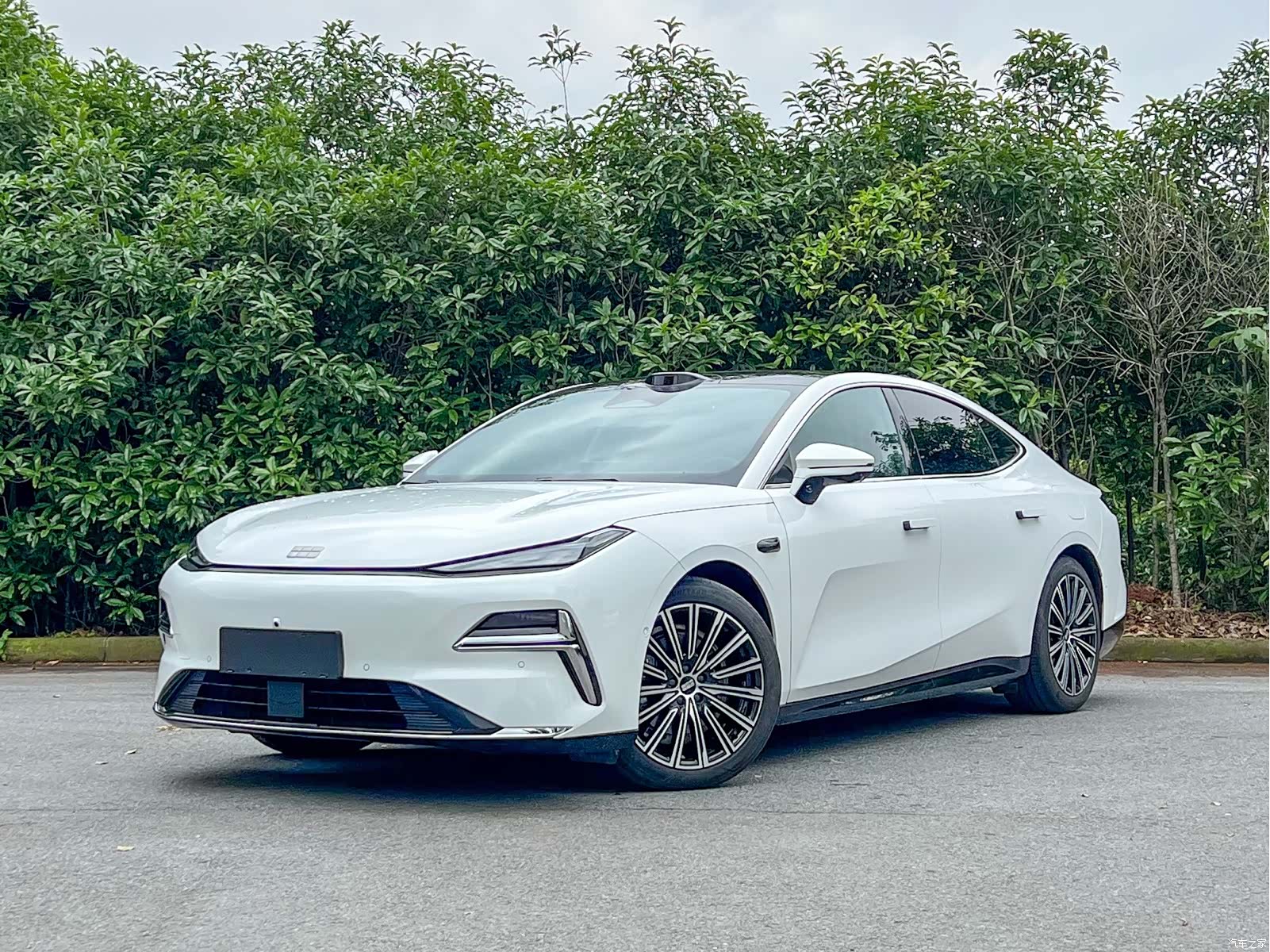 Geely 8, 2025 1