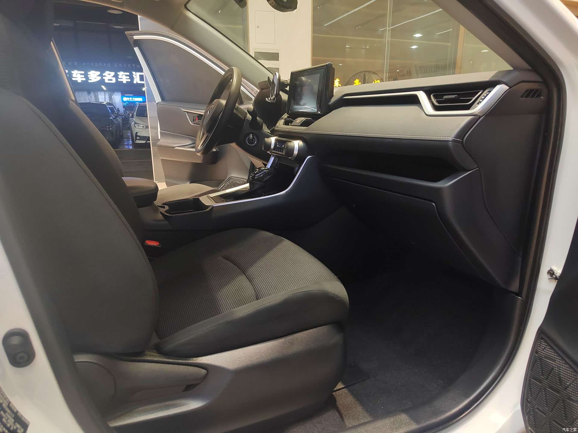 Toyota RAV4, 2022 21