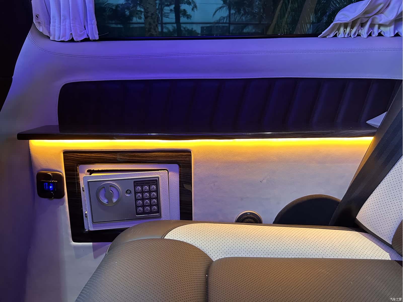Mercedes-Benz V-Class, 2018 12