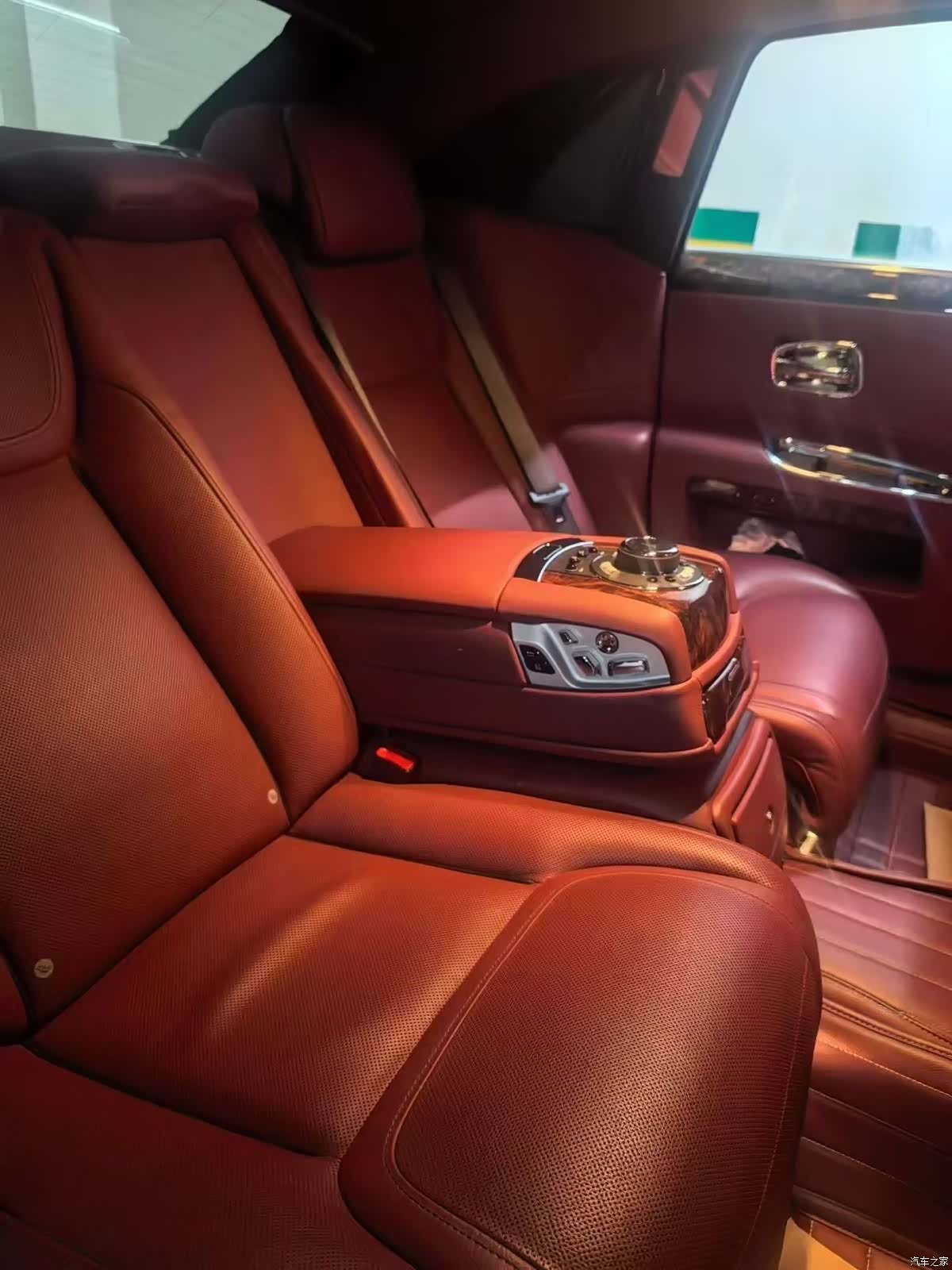 Rolls-Royce Ghost, 2018 3