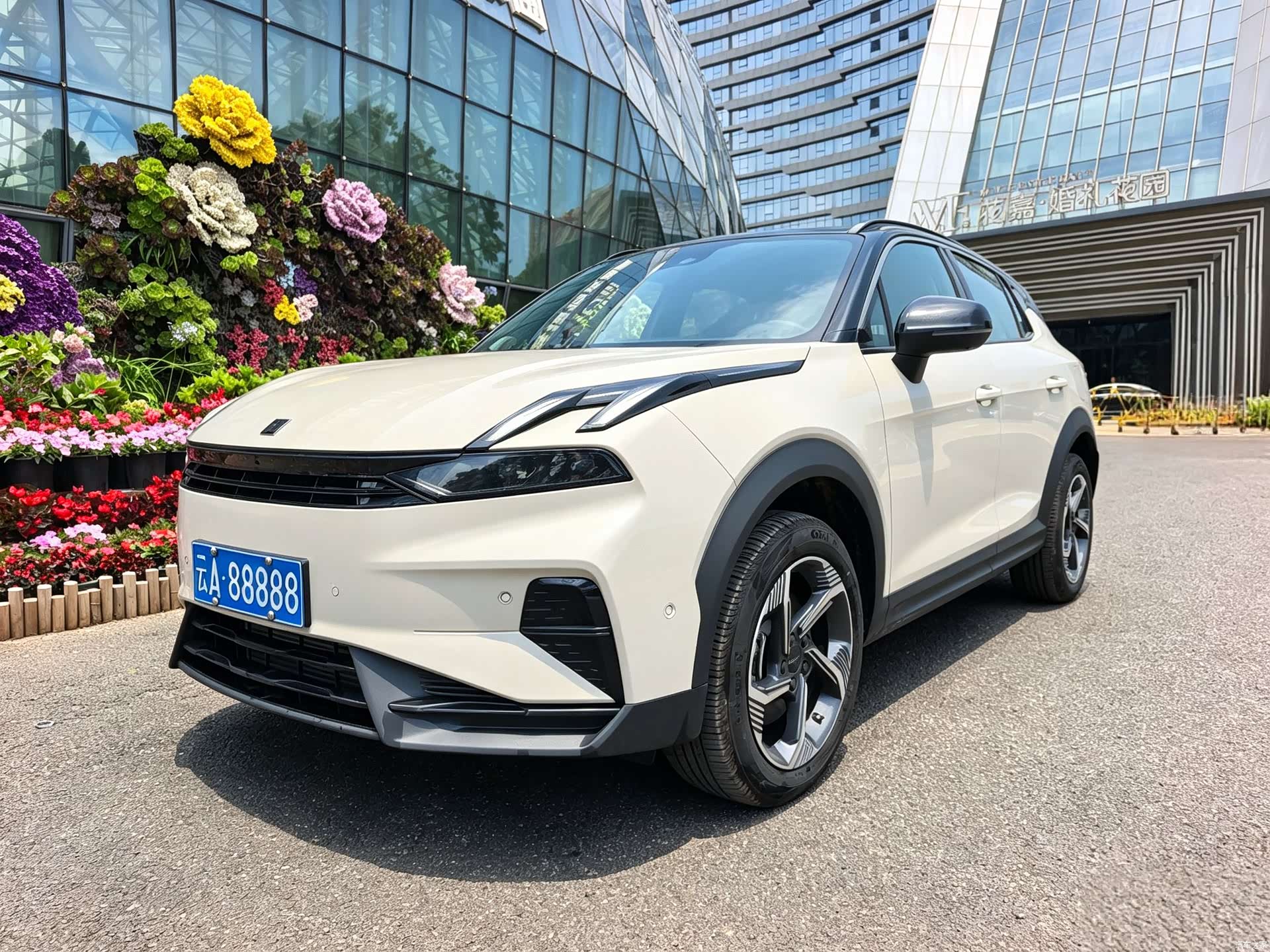 Lynk & Co 02