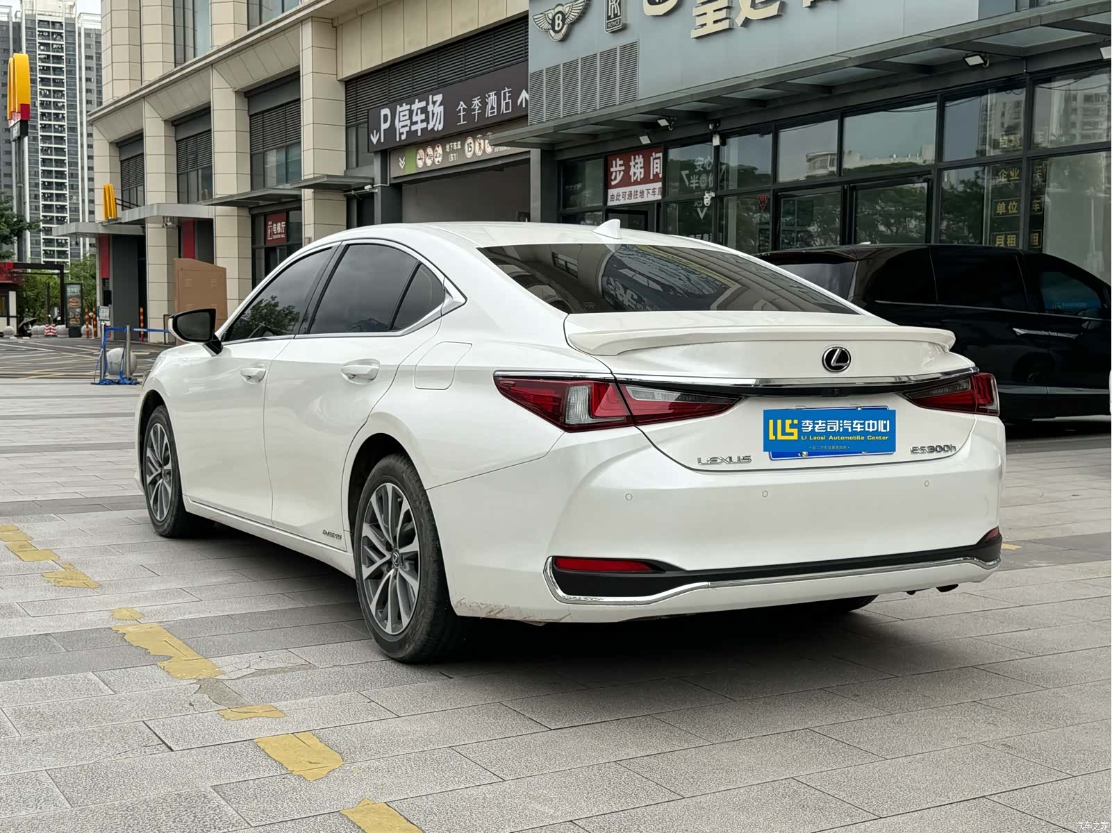 Lexus ES, 2022 4