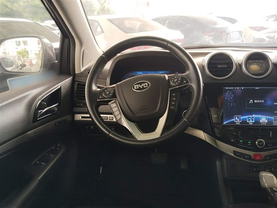 BYD S7