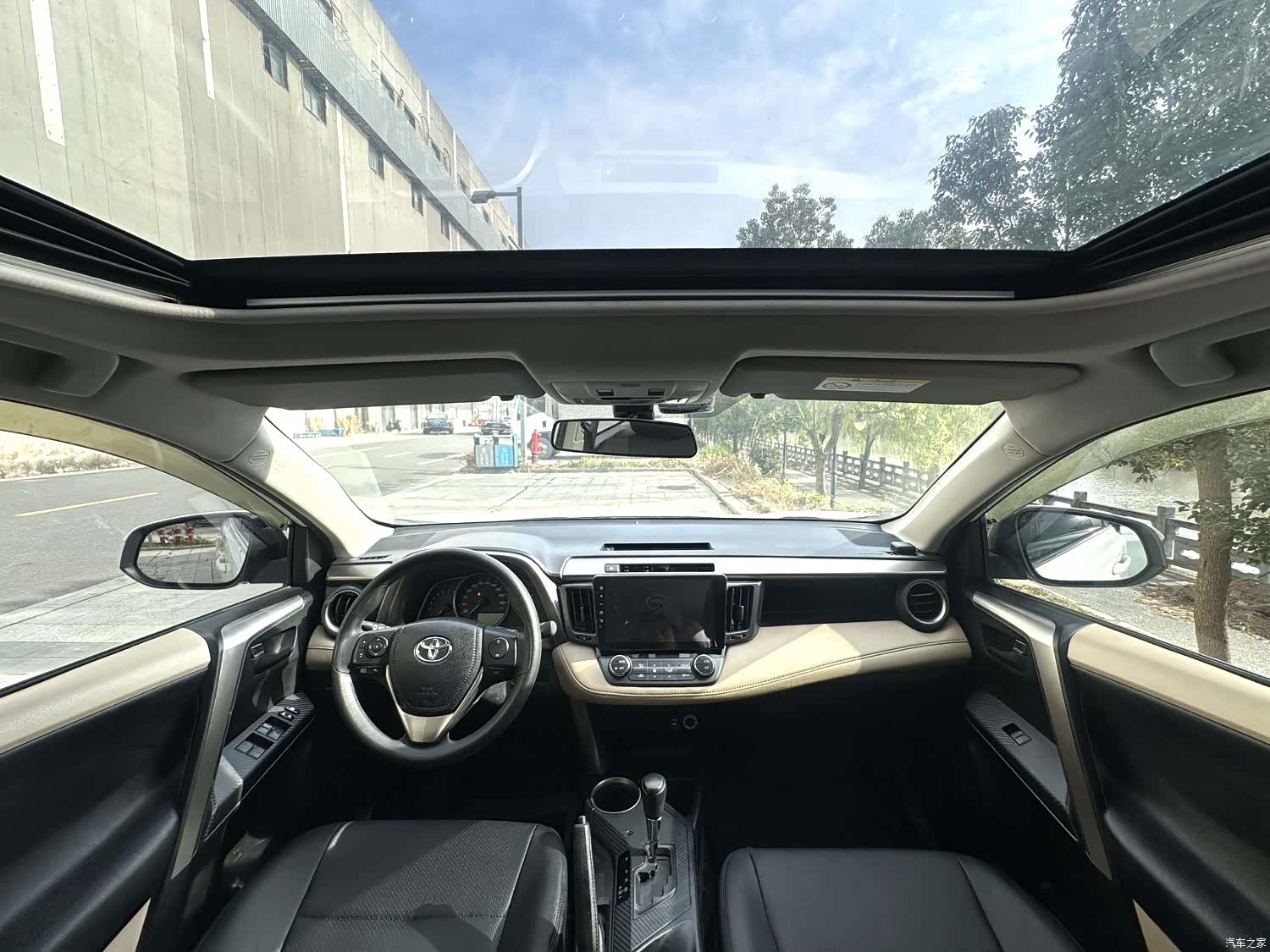 Toyota RAV4, 2015 8