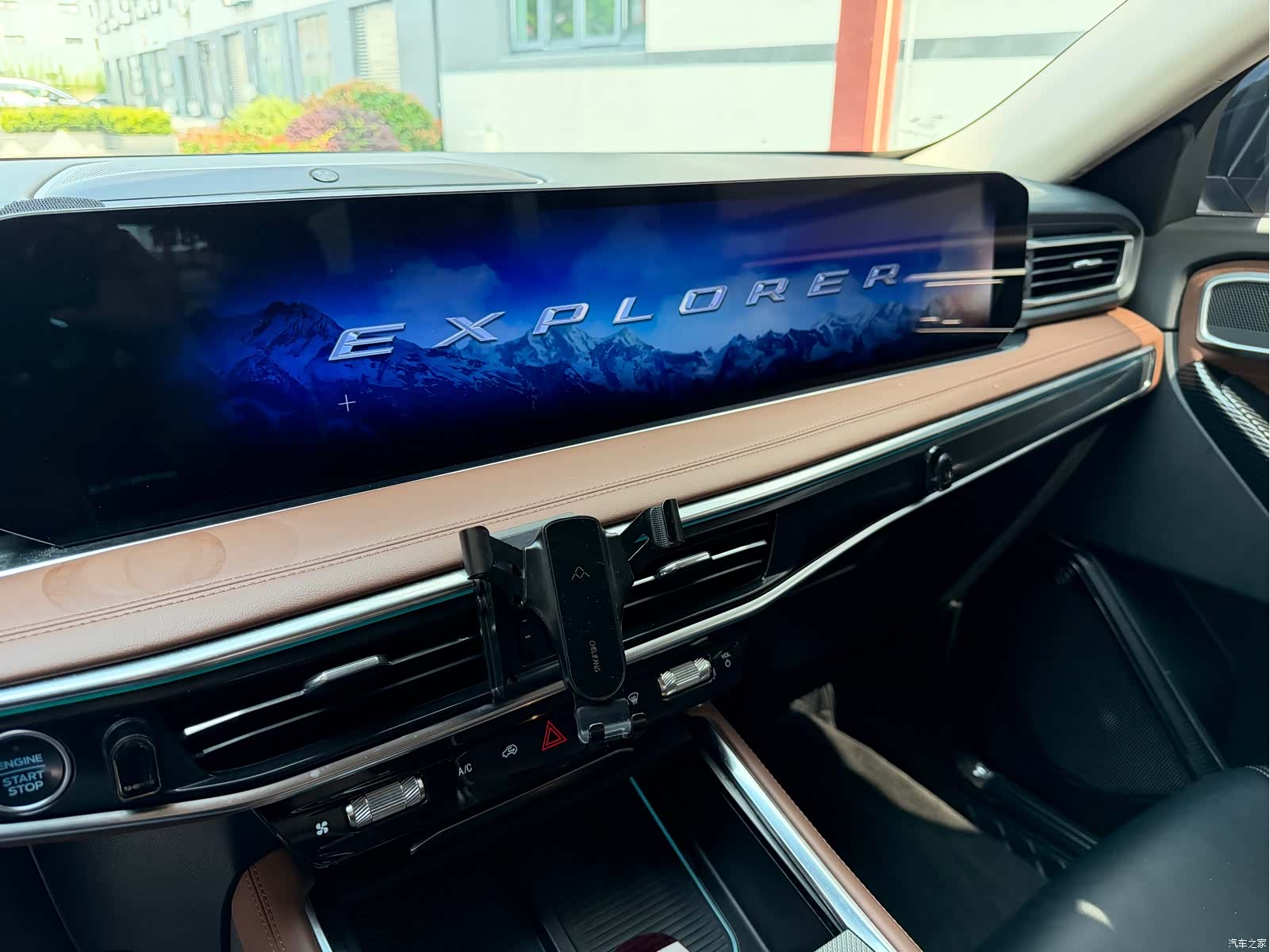 Ford Explorer, 2023 14
