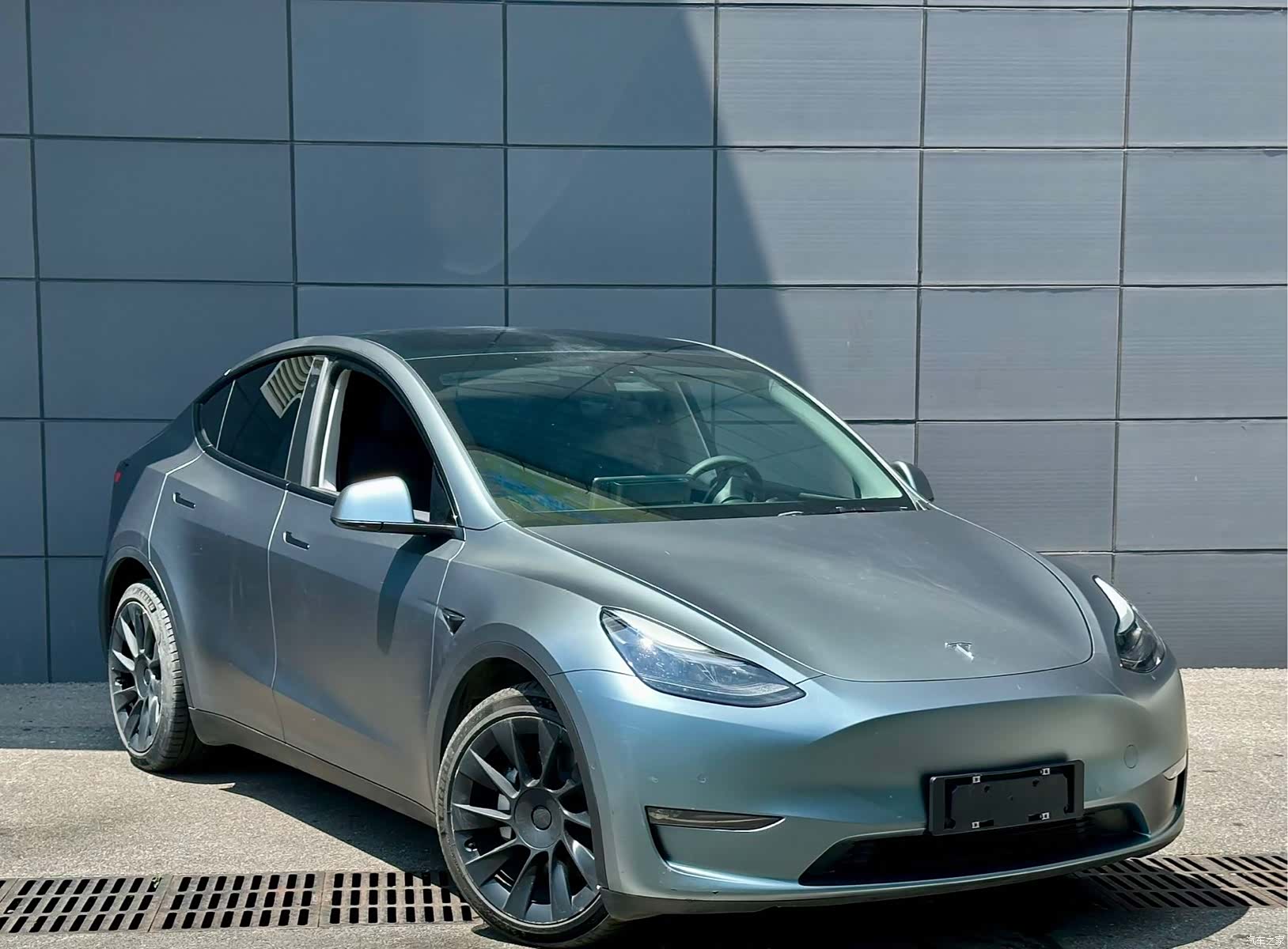 Tesla Model Y, 2021 3
