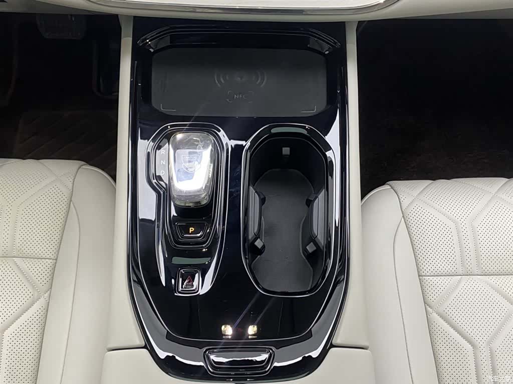Volvo EM90, 2026 20