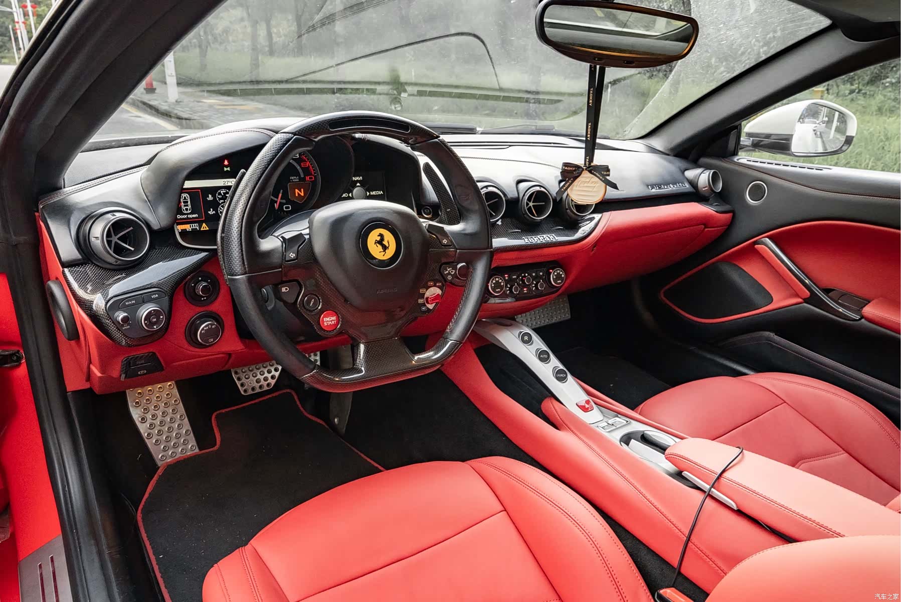 Ferrari F12ber, 2014 4