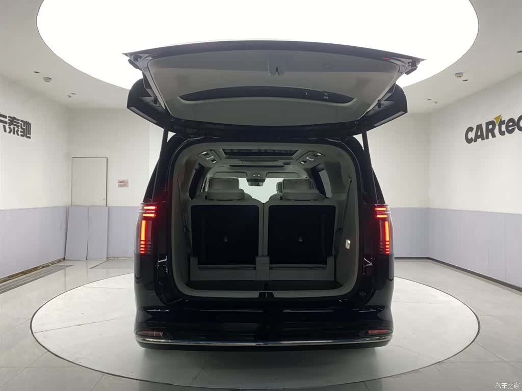 Volvo EM90, 2026 30