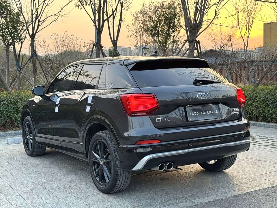 Audi Q2L