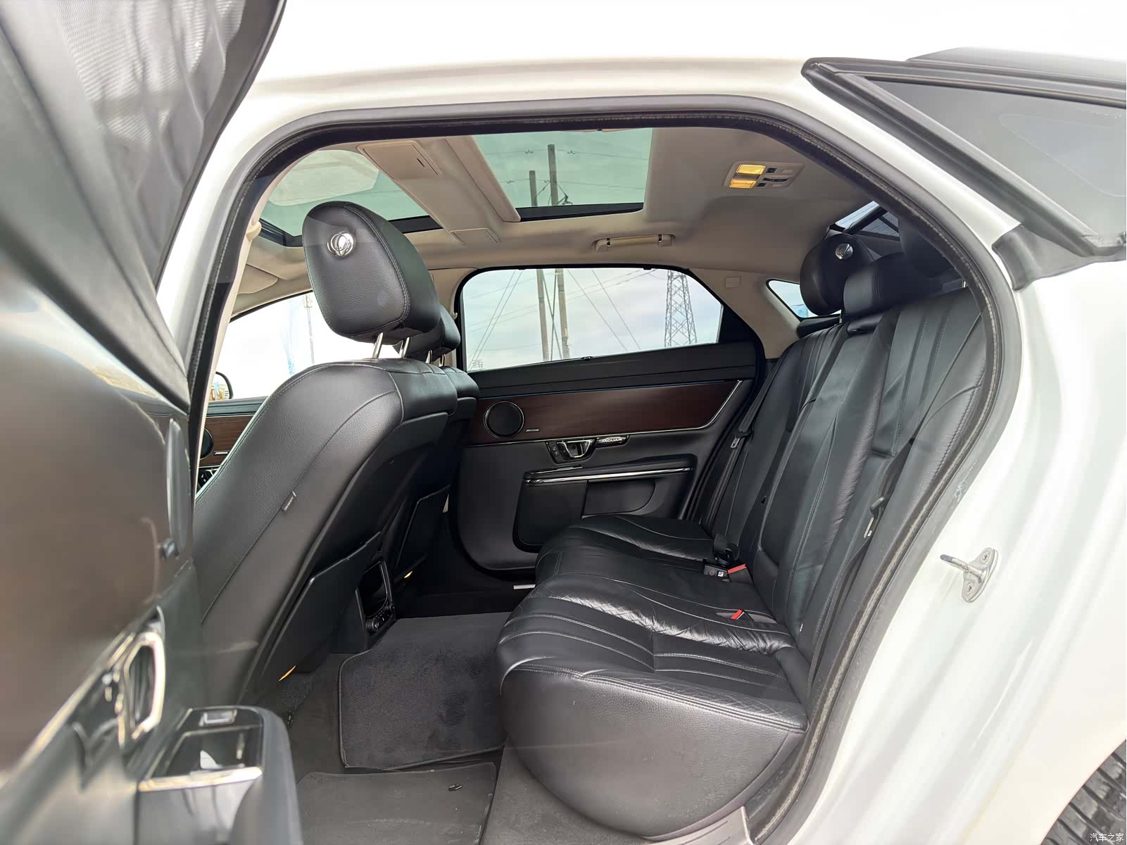 Jaguar XJ, 2015 13