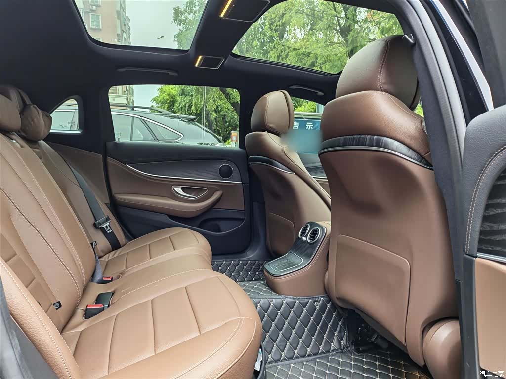 Mercedes-Benz E-Class, 2022 10