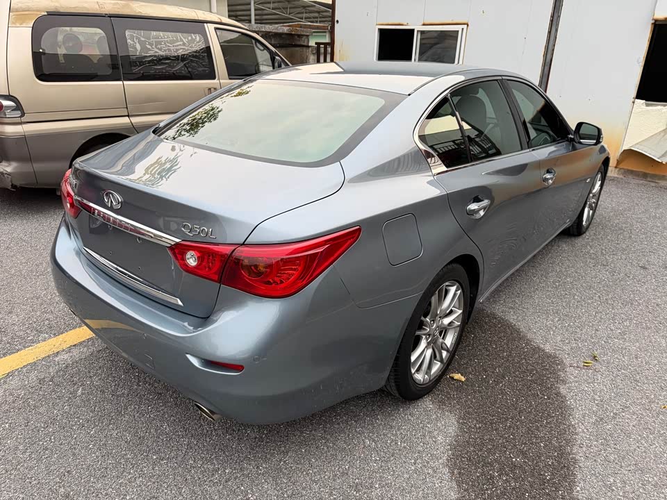 Infiniti Q50L