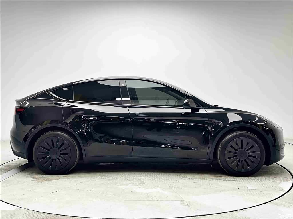 Tesla Model Y, 2023 4