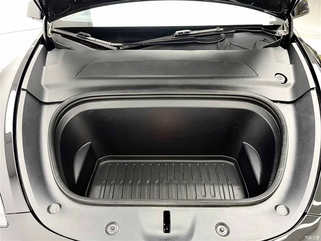 Tesla Model Y, 2023 16