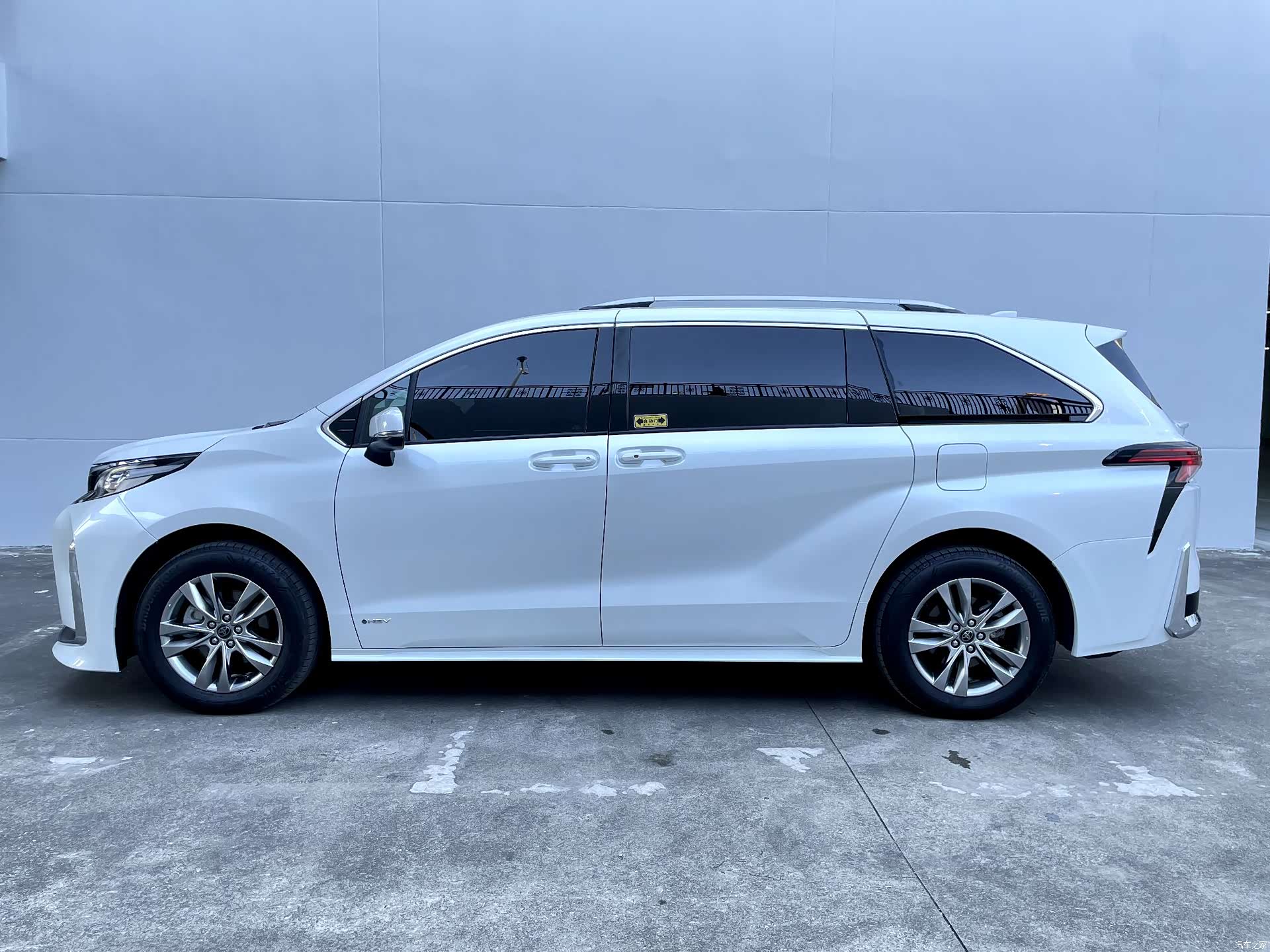 Toyota Sienna, 2024 все фото