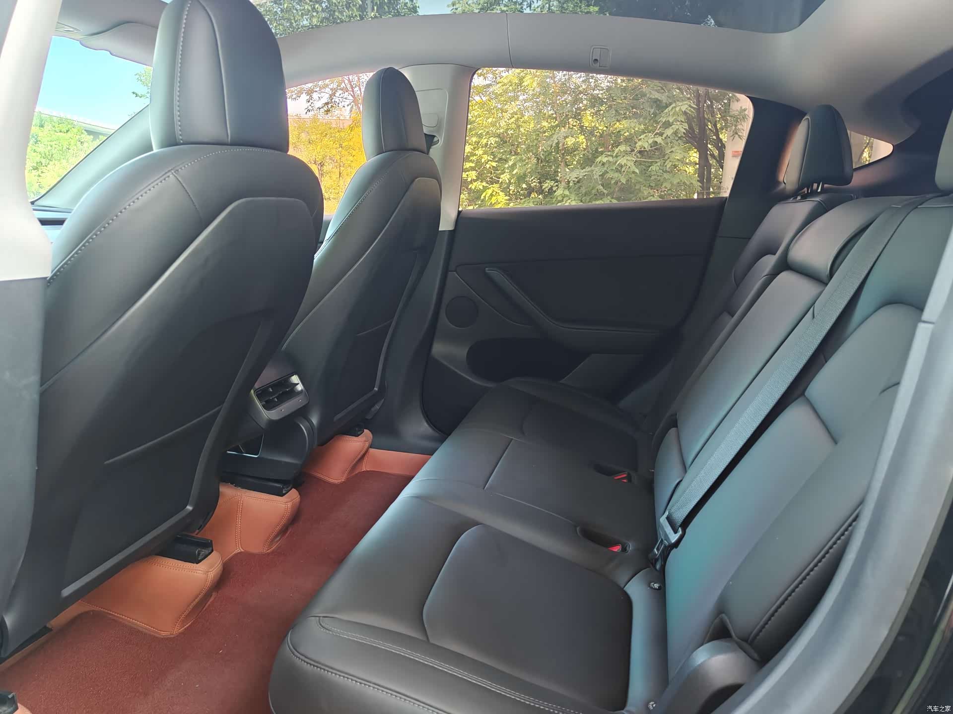 Tesla Model Y, 2021 все фото
