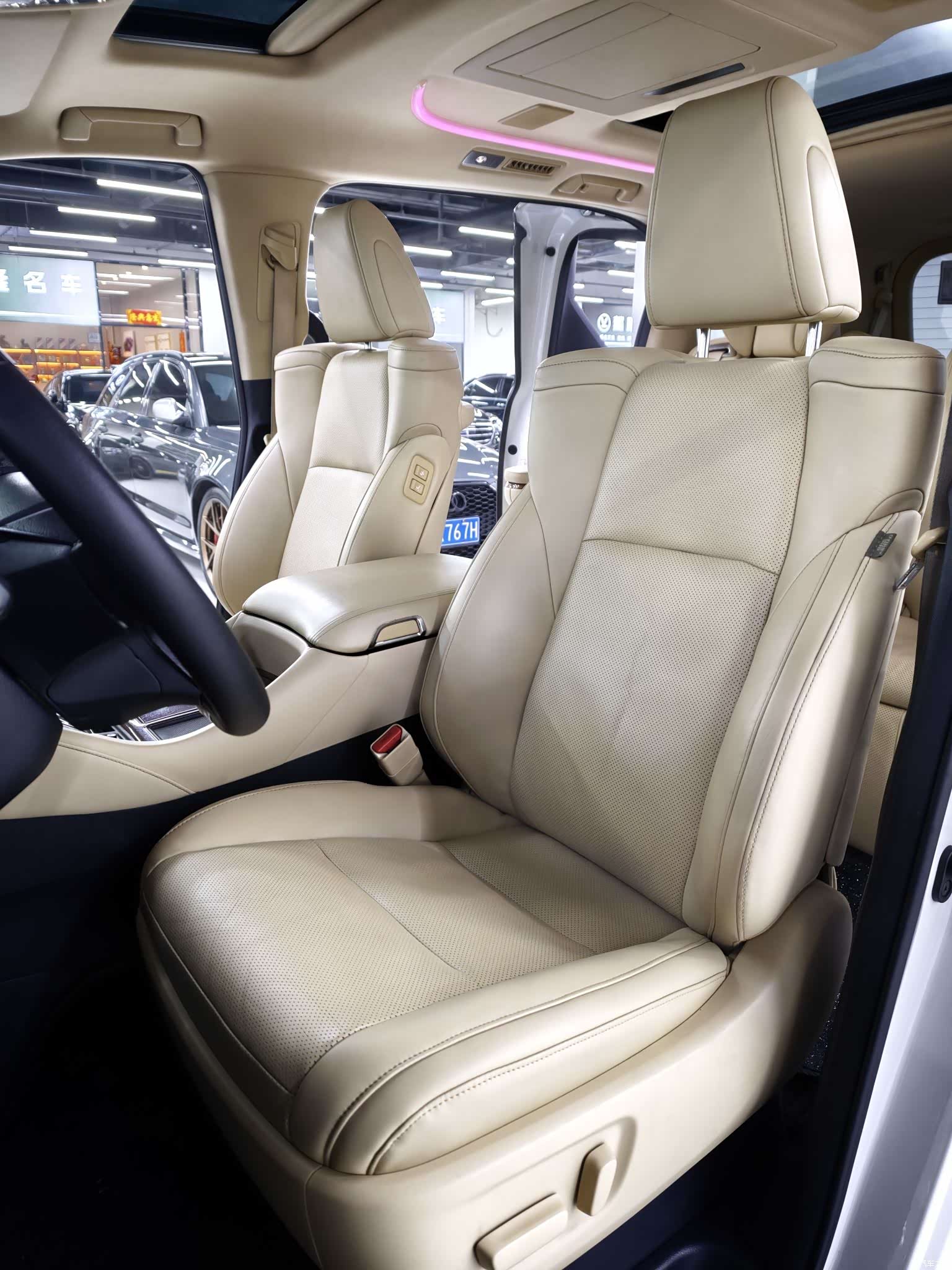 Toyota Alphard, 2015 10