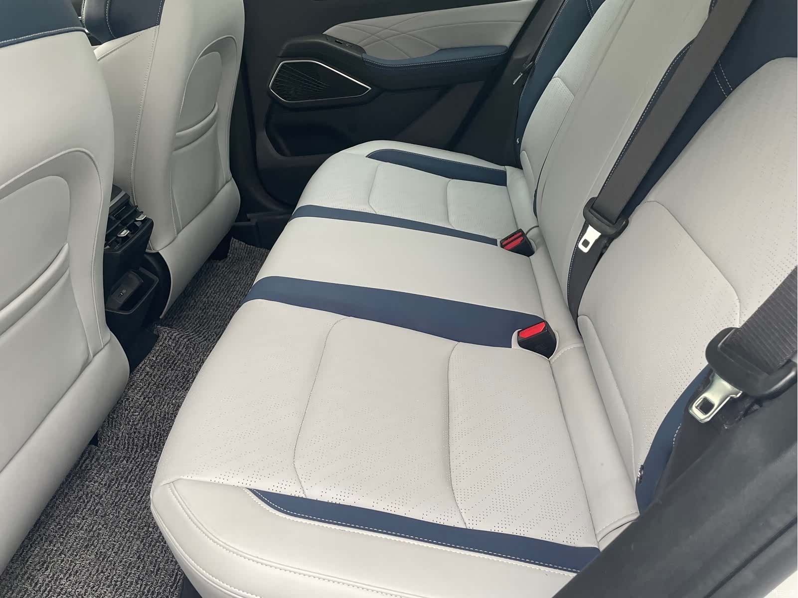 Geely Emgrand, 2021 все фото