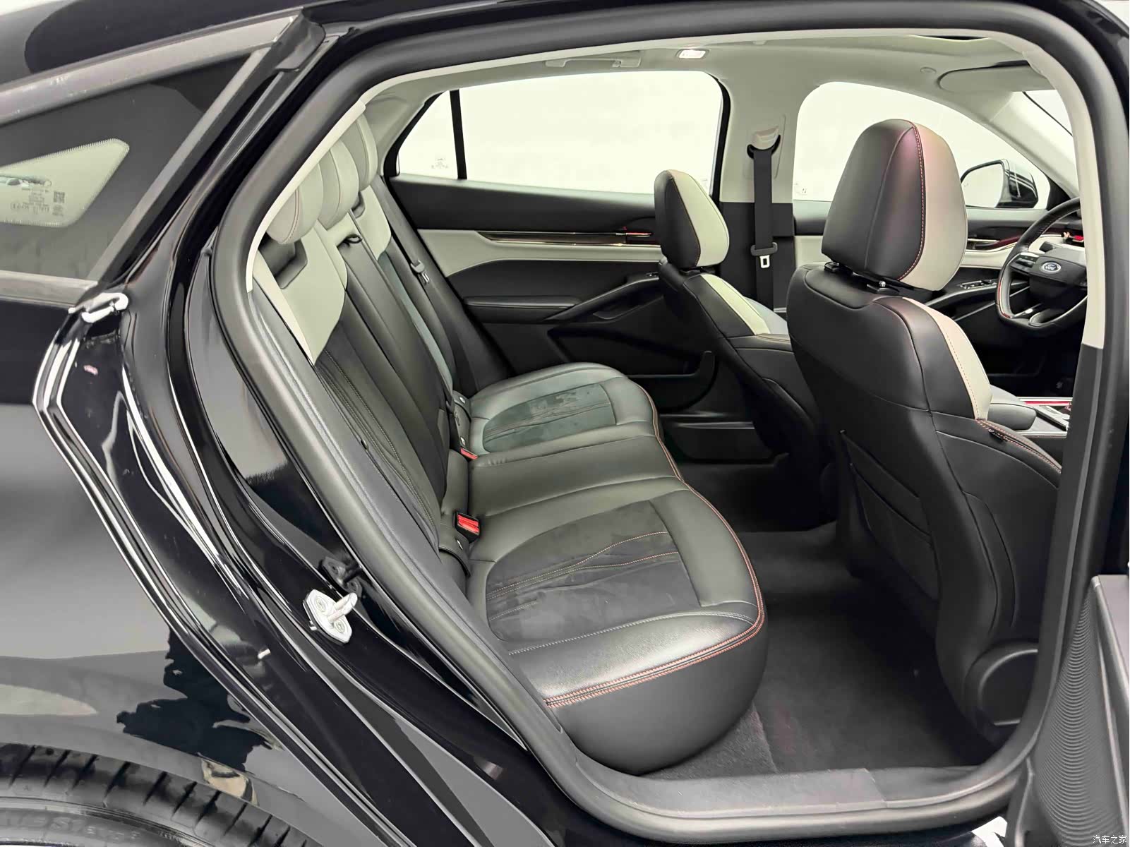 Ford Mondeo, 2022 все фото