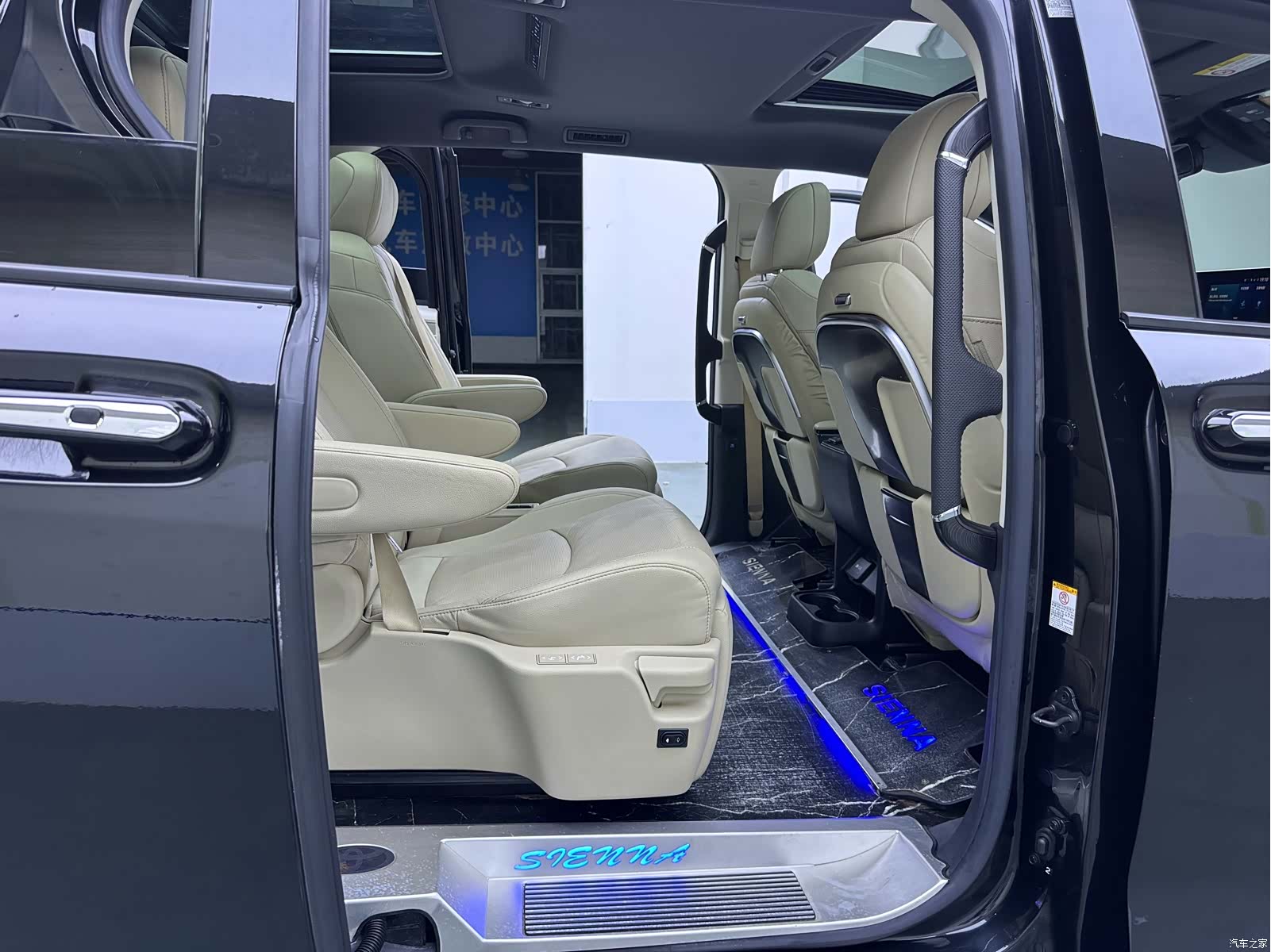 Toyota Sienna, 2022 11