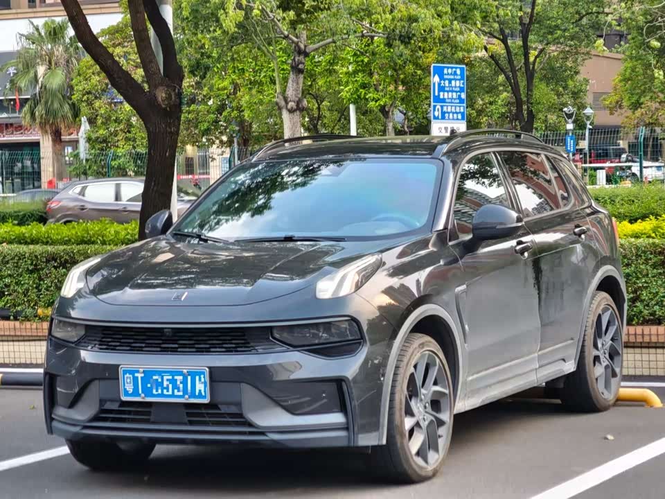 Lynk & Co 01