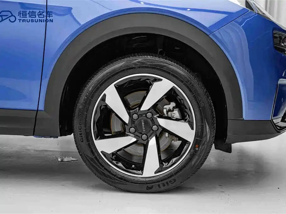 Lynk & Co 06