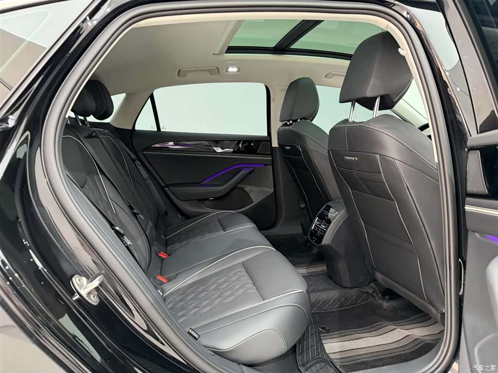 Volkswagen Magotan, 2025 20